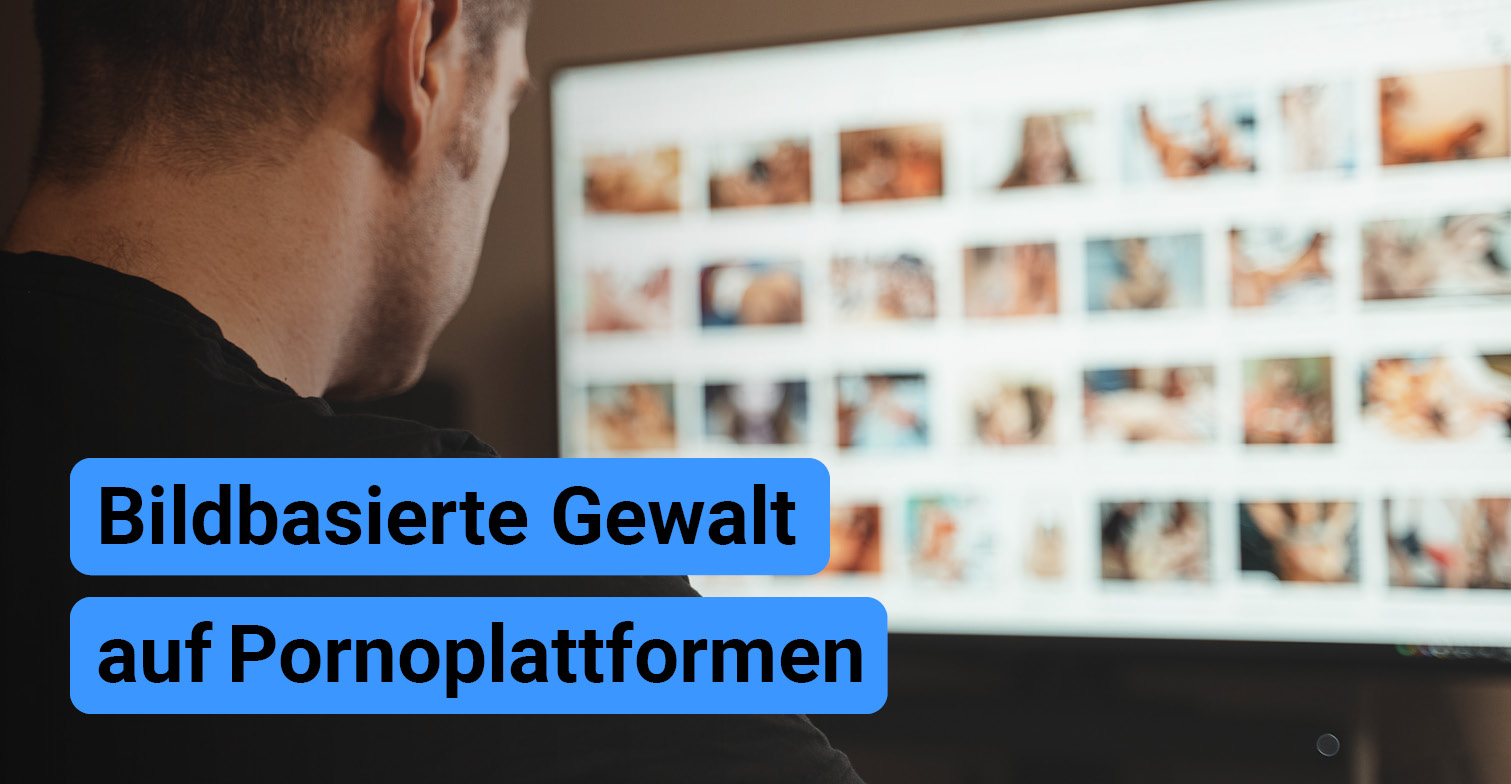 Person sitzt vor einem Computer. Auf diesem ist verschwommen eine Pornoplattform zu sehen. Mit Text auf dem Bild eingefügt: "Bildbasierte Gewalt auf Pornoplattformen"