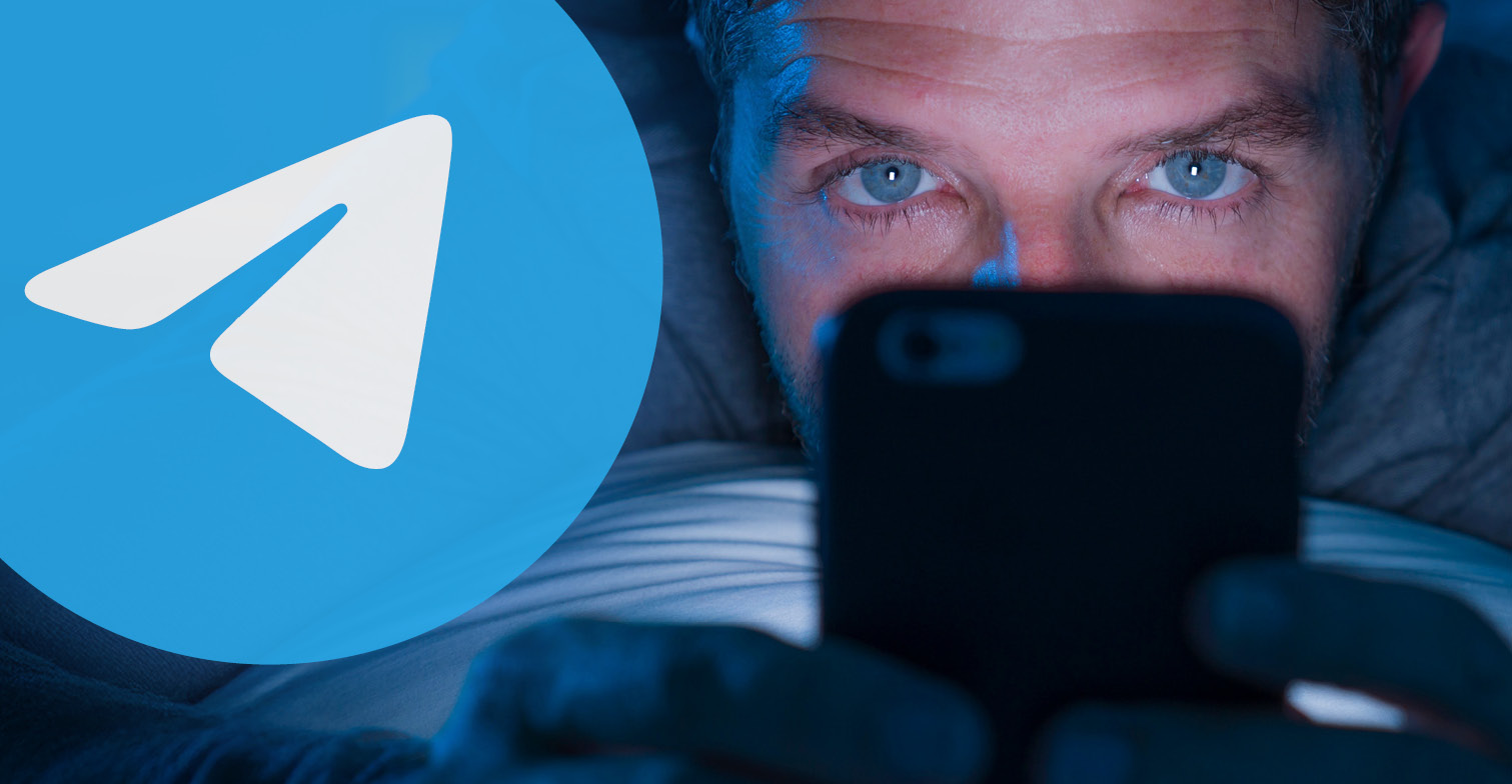 Mann schaut intensiv auf Smartphone, daneben das Telegram-Logo.