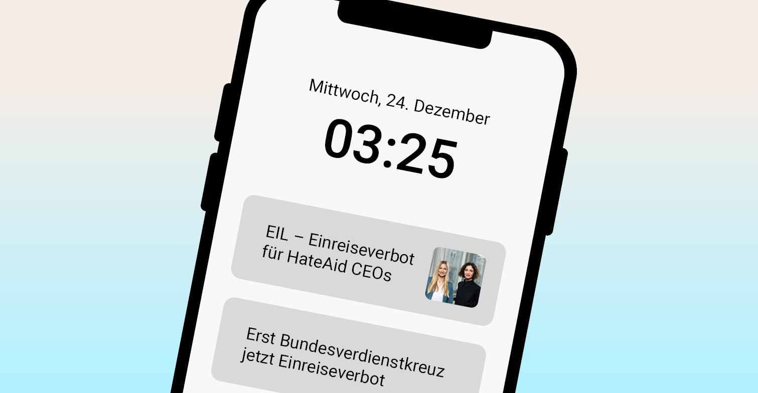 us-sanktionen-header-c-hateaid Zu sehen ist eine Smartphone-Silhouette mit einer Uhrzeit und zwei Ping-Nachrichten: "EIL - Einreiseverbot für HateAid CEOs" sowie "Erst Bundesverdienstkreuz, jetzt Einreiseverbot"